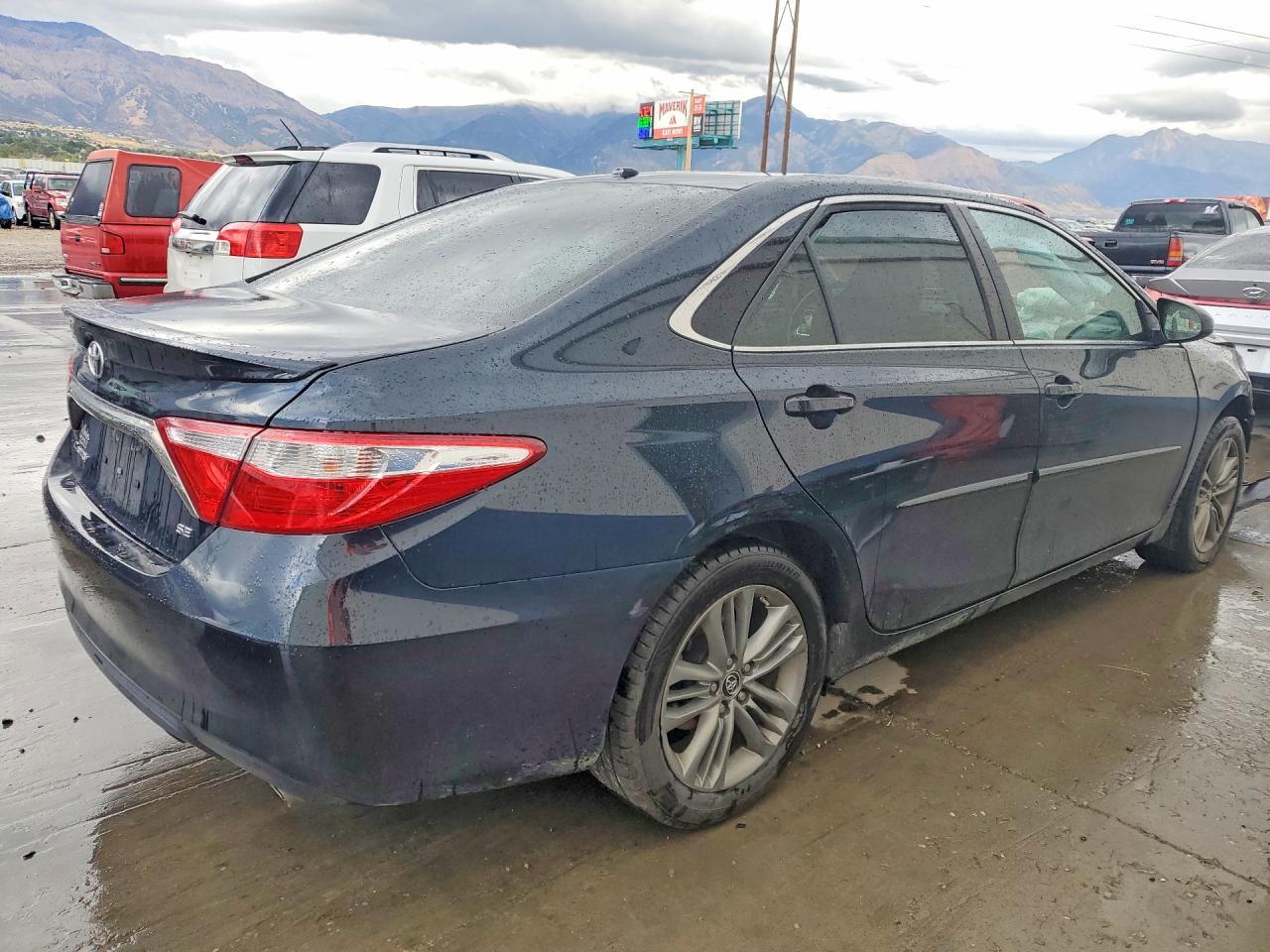 2016 Toyota Camry Se - Image 3