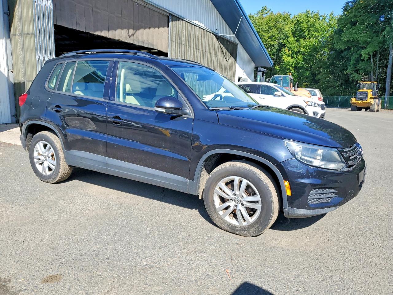 2017 Volkswagen Tiguan S - Image 4