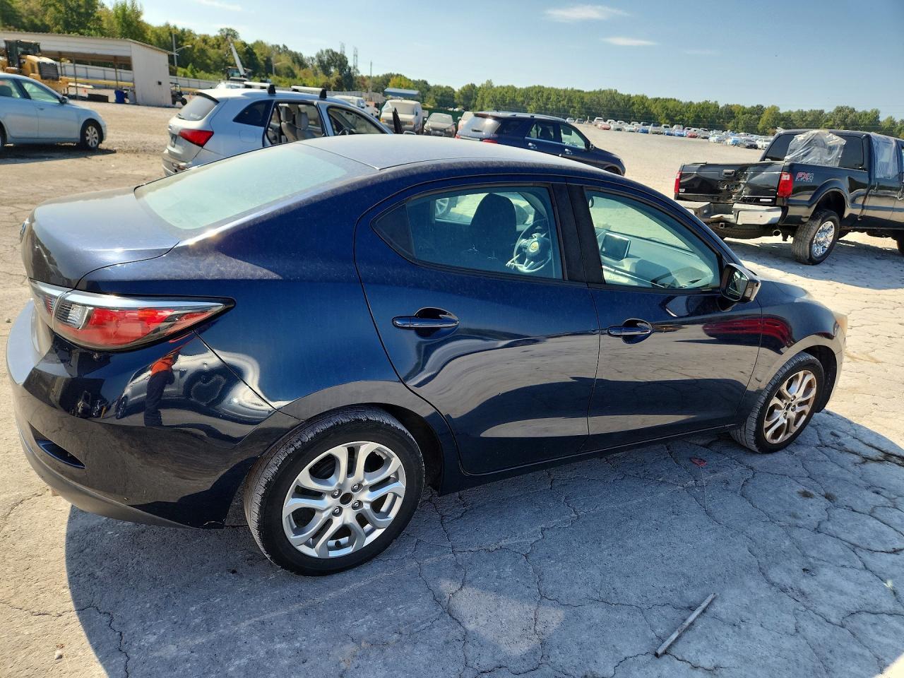 2017 Toyota Yaris Ia Base - Фото 3