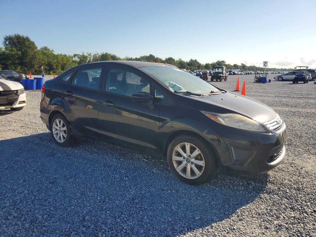 2011 Ford Fiesta Se - Фото 4