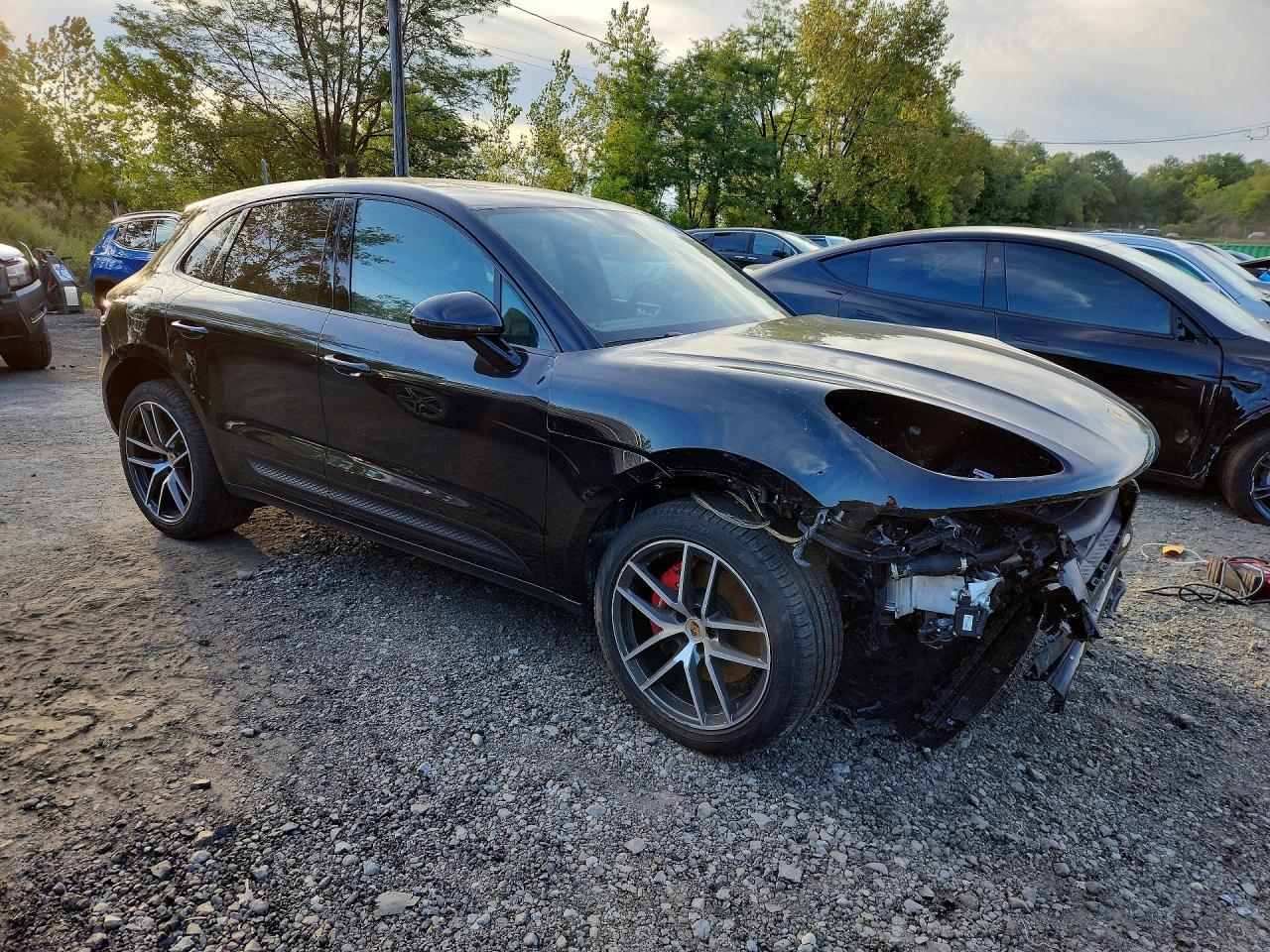 2025 Porsche Macan S - Image 4