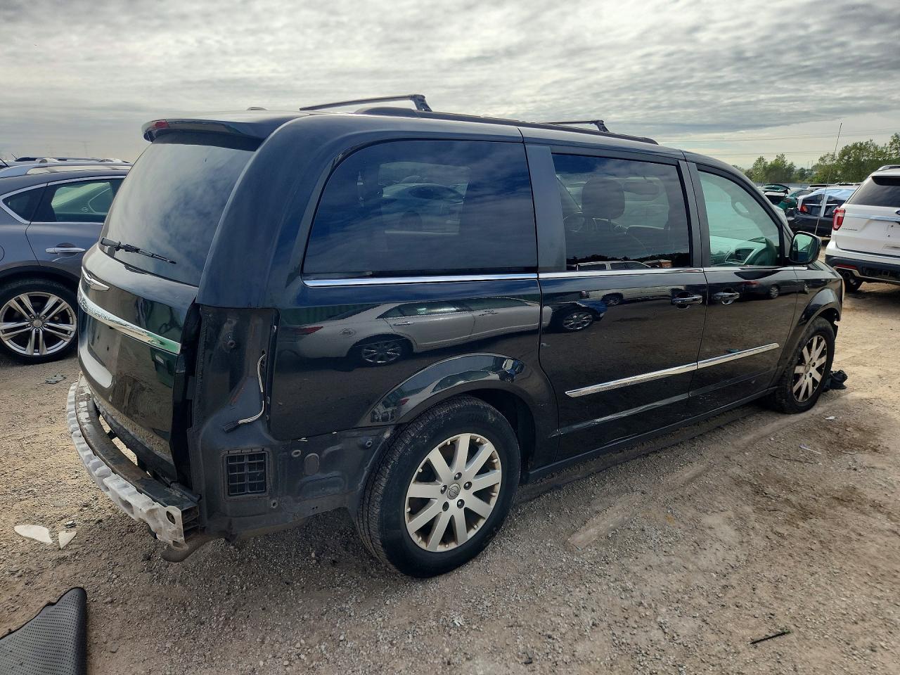2013 Chrysler Town & Country Touring - Фото 3