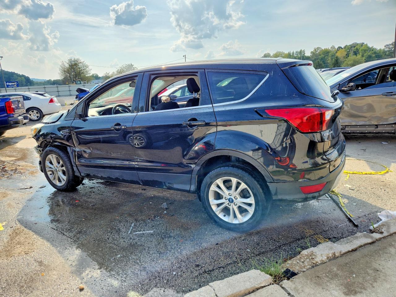2019 Ford Escape Se - Фото 2