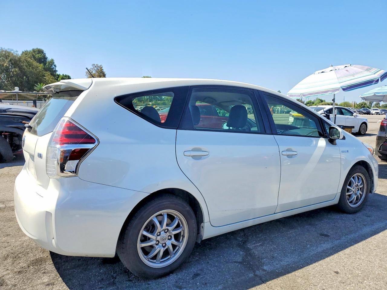 2015 Toyota Prius V Two - Фото 3