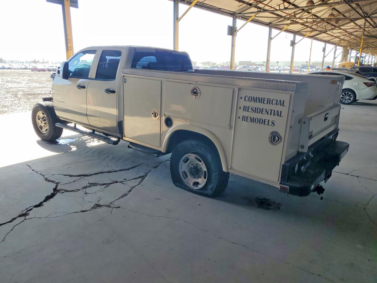 2016 GMC Sierra C2500 Heavy Duty - Image 2