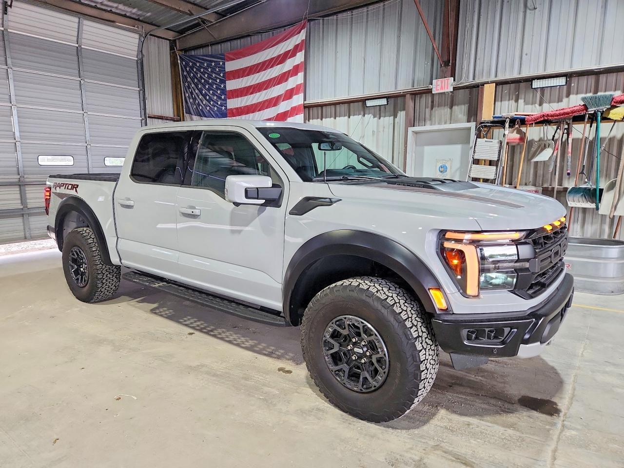 2025 Ford F150 Raptor - Фото 4