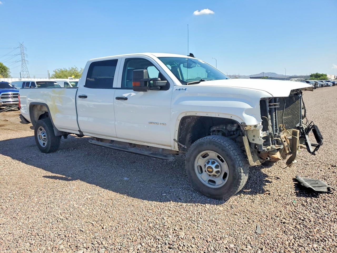 2017 GMC Sierra K2500 Heavy Duty - Image 4