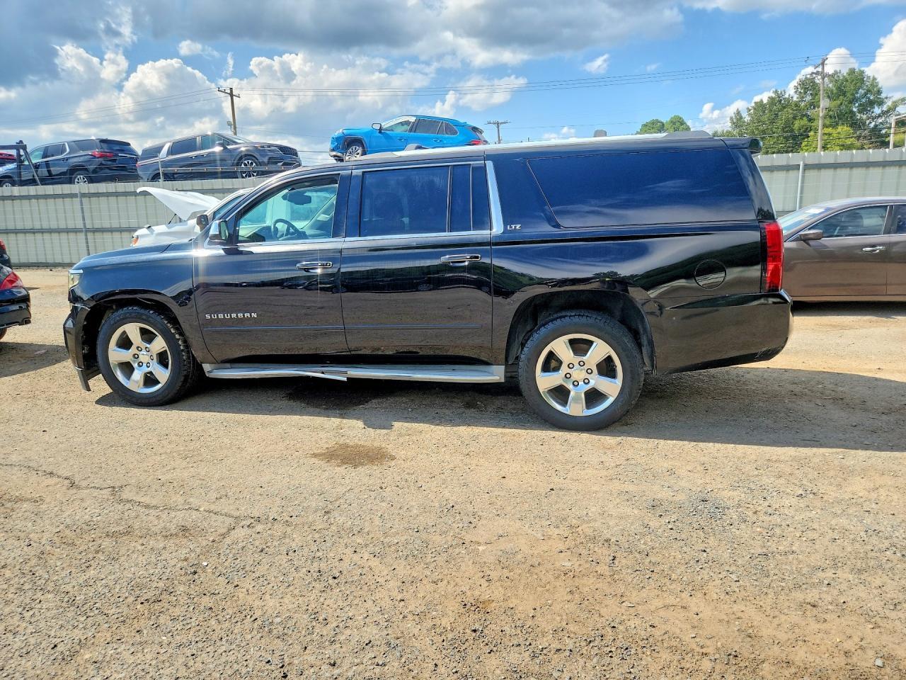 2015 Chevrolet Suburban C1500 Ltz - Image 2