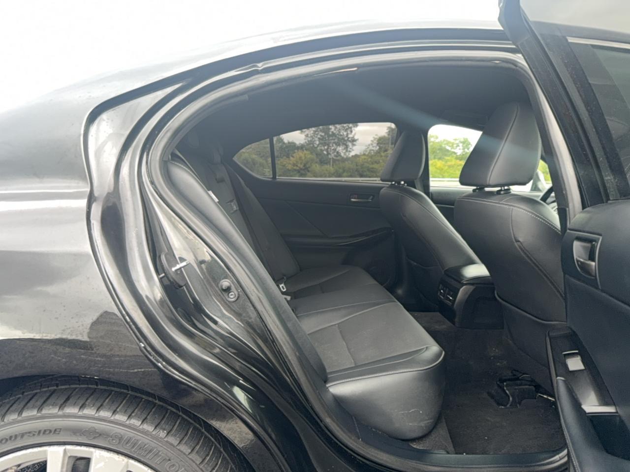 2022 Lexus Is 300 - Image 6