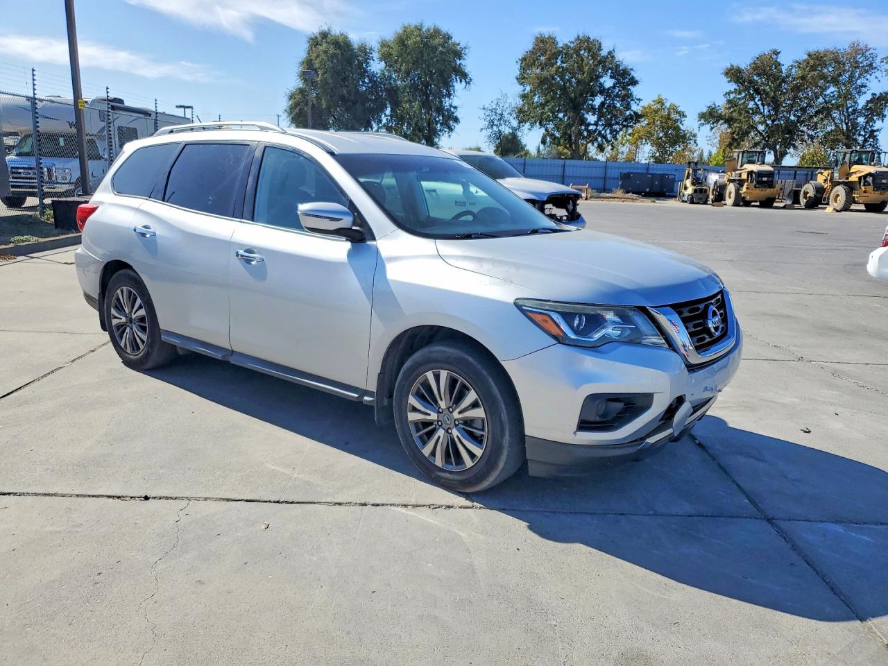 2018 Nissan Pathfinder S - Фото 4