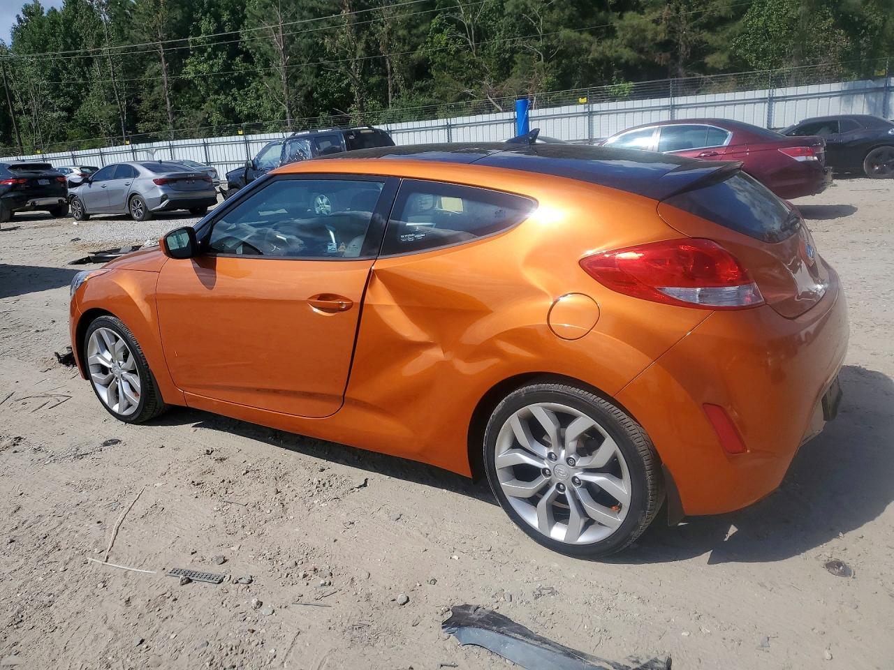 2013 Hyundai Veloster Base - Image 2