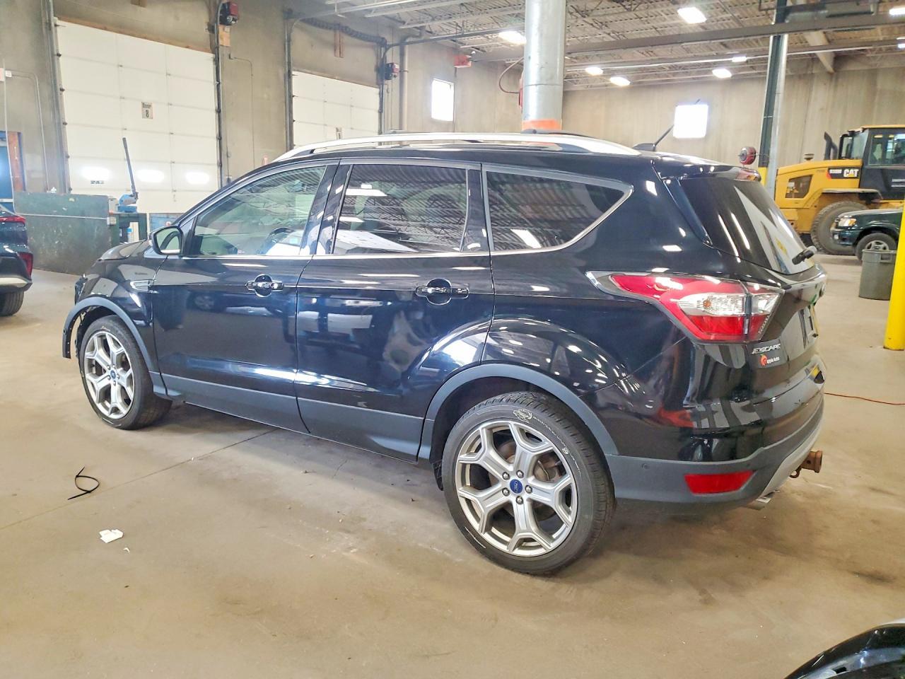 2017 Ford Escape Titanium - Фото 2