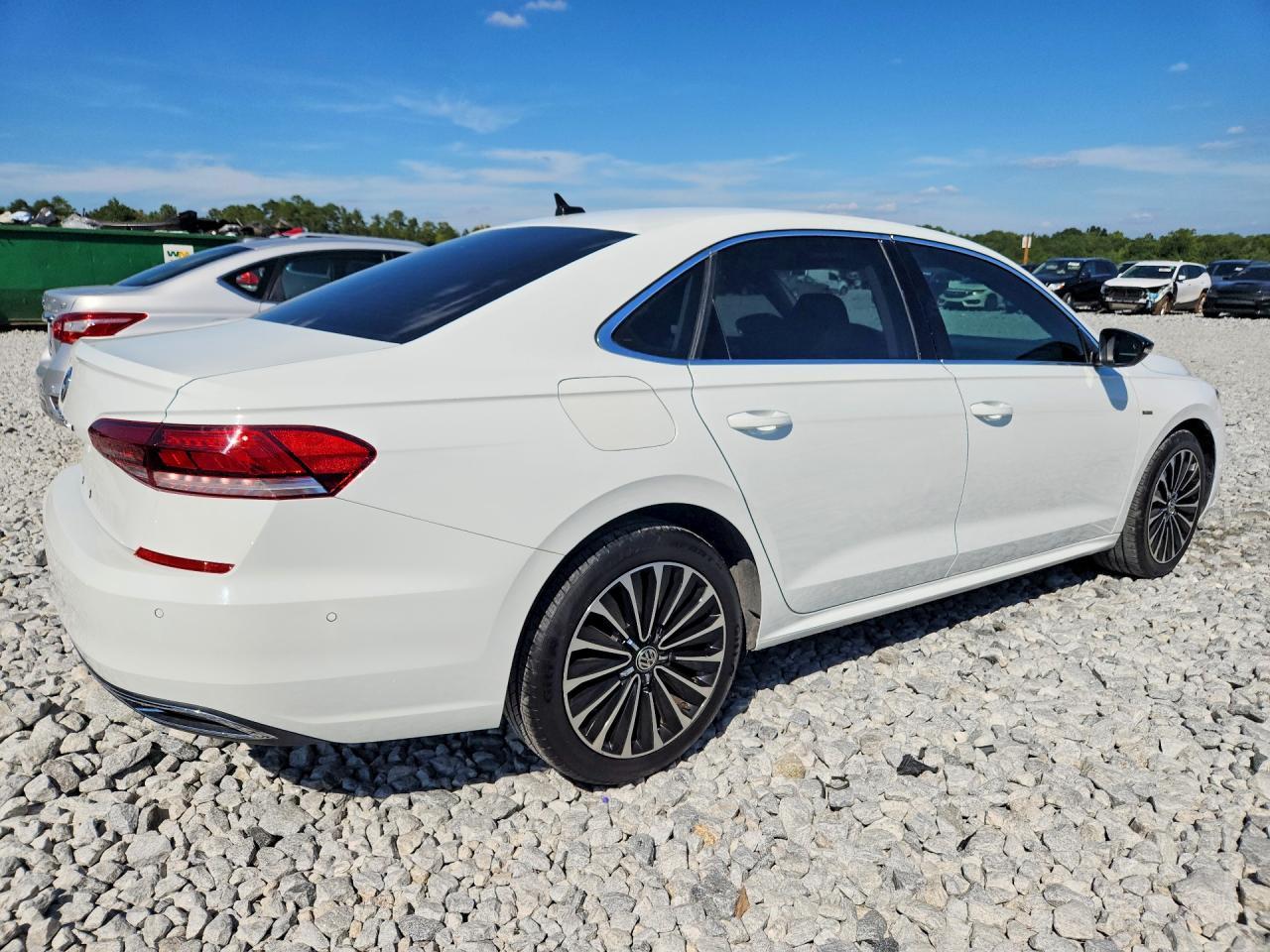 2022 Volkswagen Passat Limited Edition - Фото 3