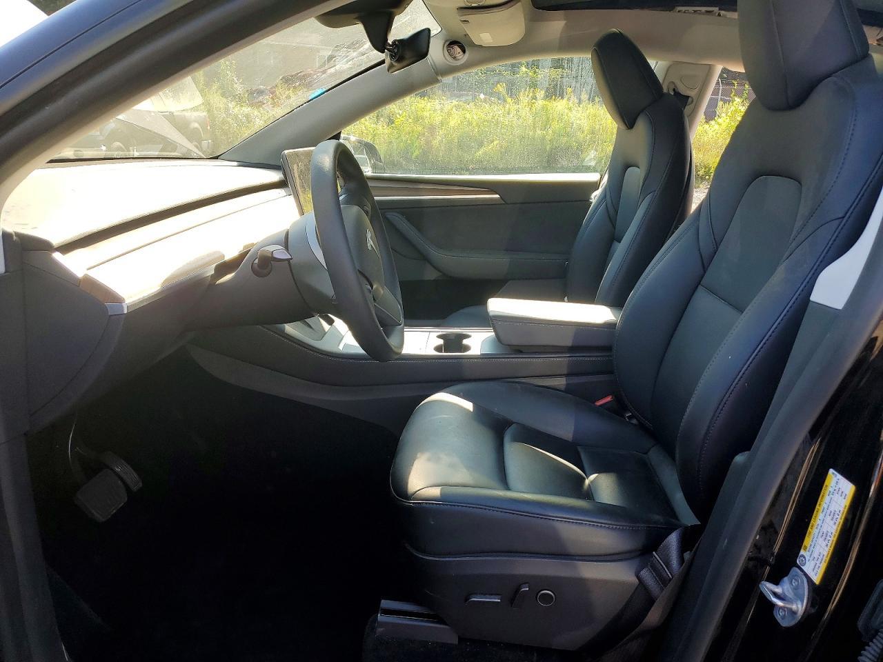 2025 Tesla Model Y - Фото 7