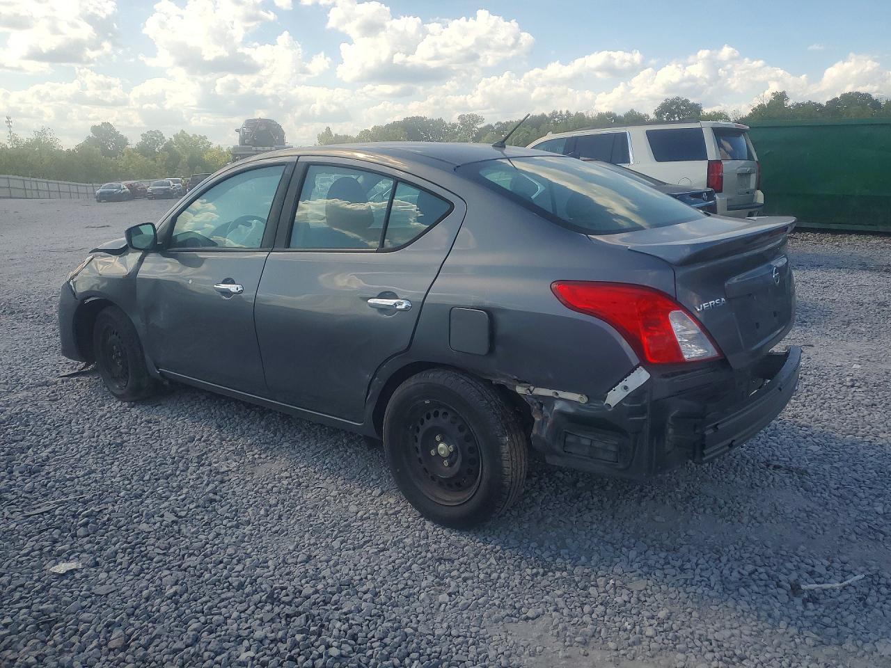 2019 Nissan Versa Sv - Image 2