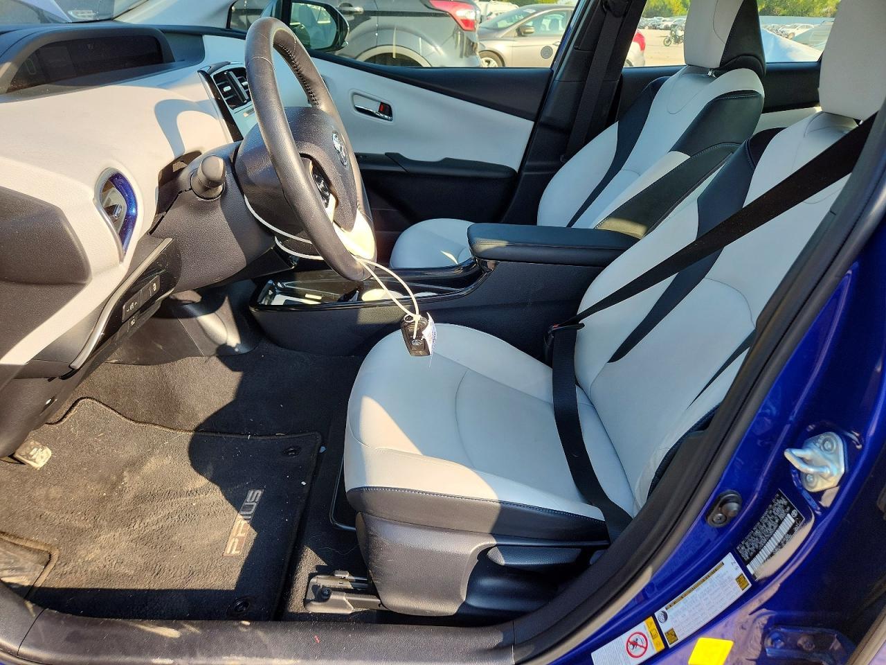 2016 Toyota Prius Three Touring - Фото 7