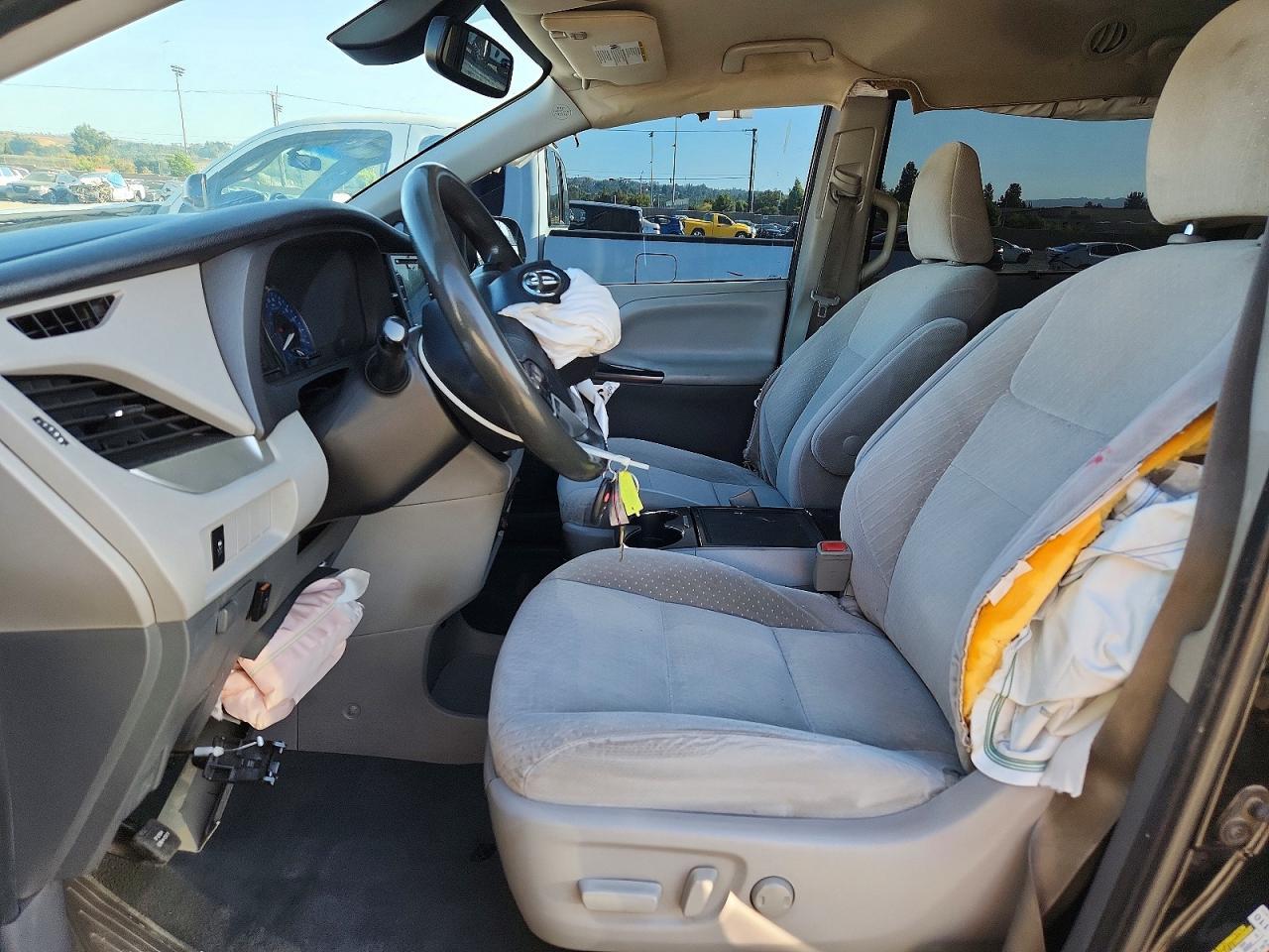 2020 Toyota Sienna Le - Фото 7