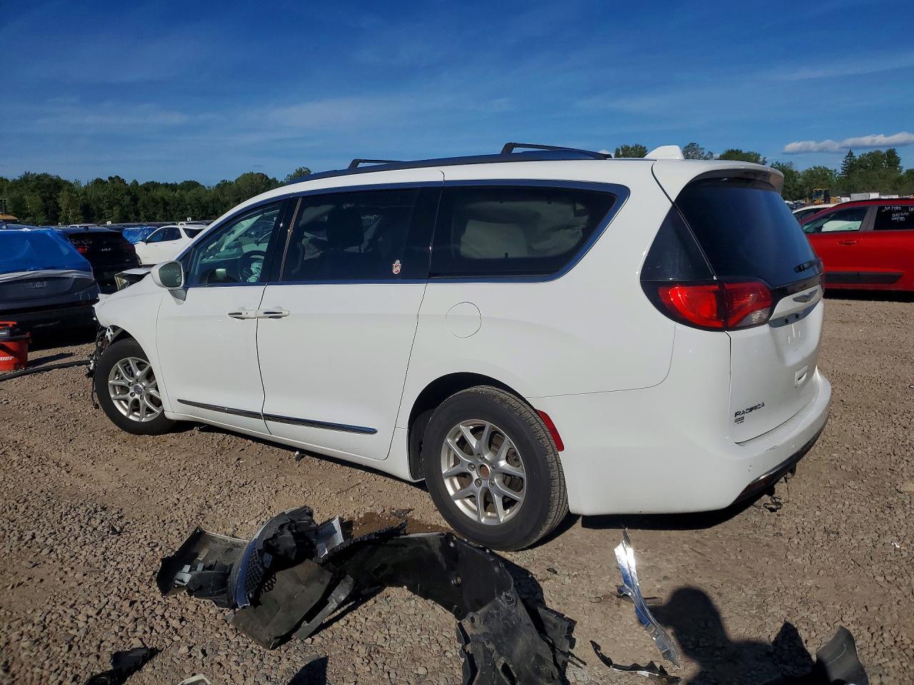 2020 Chrysler Pacifica Touring L - Image 2