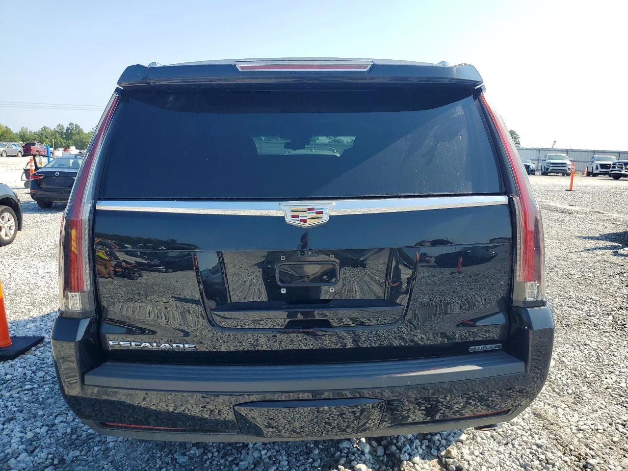 2020 Cadillac Escalade Luxury - Image 6
