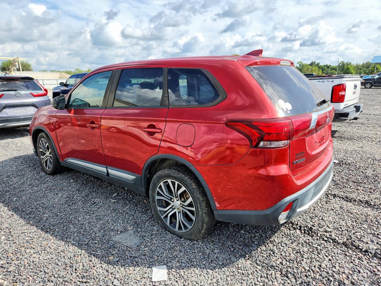 2018 Mitsubishi Outlander Es - Image 2