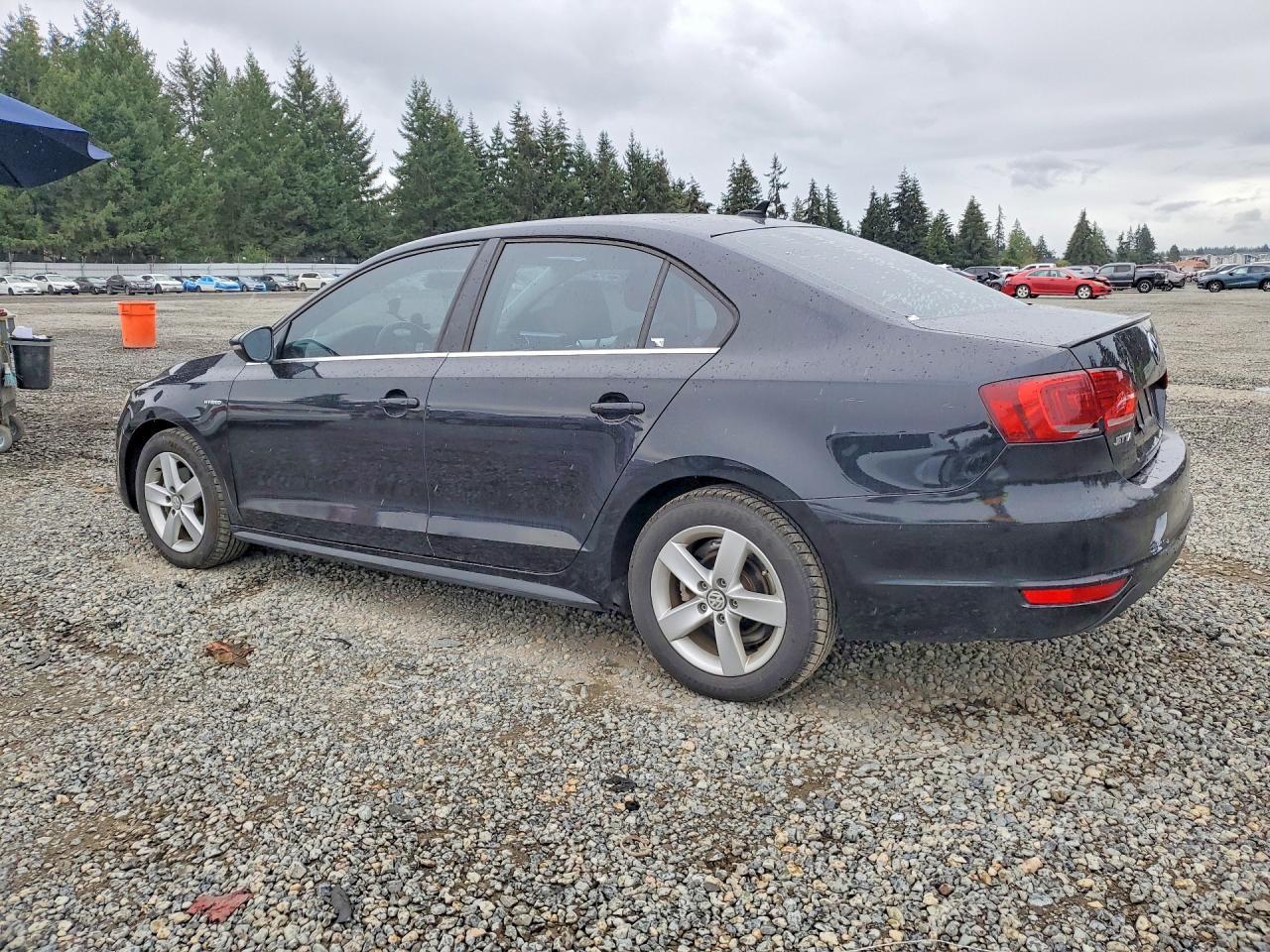 2014 Volkswagen Jetta Hybrid - Image 2