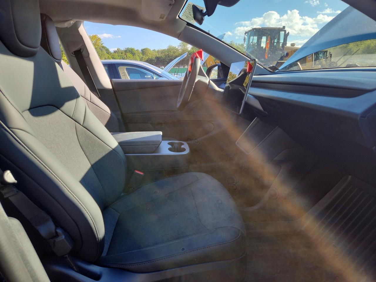 2026 Tesla Model Y - Image 7