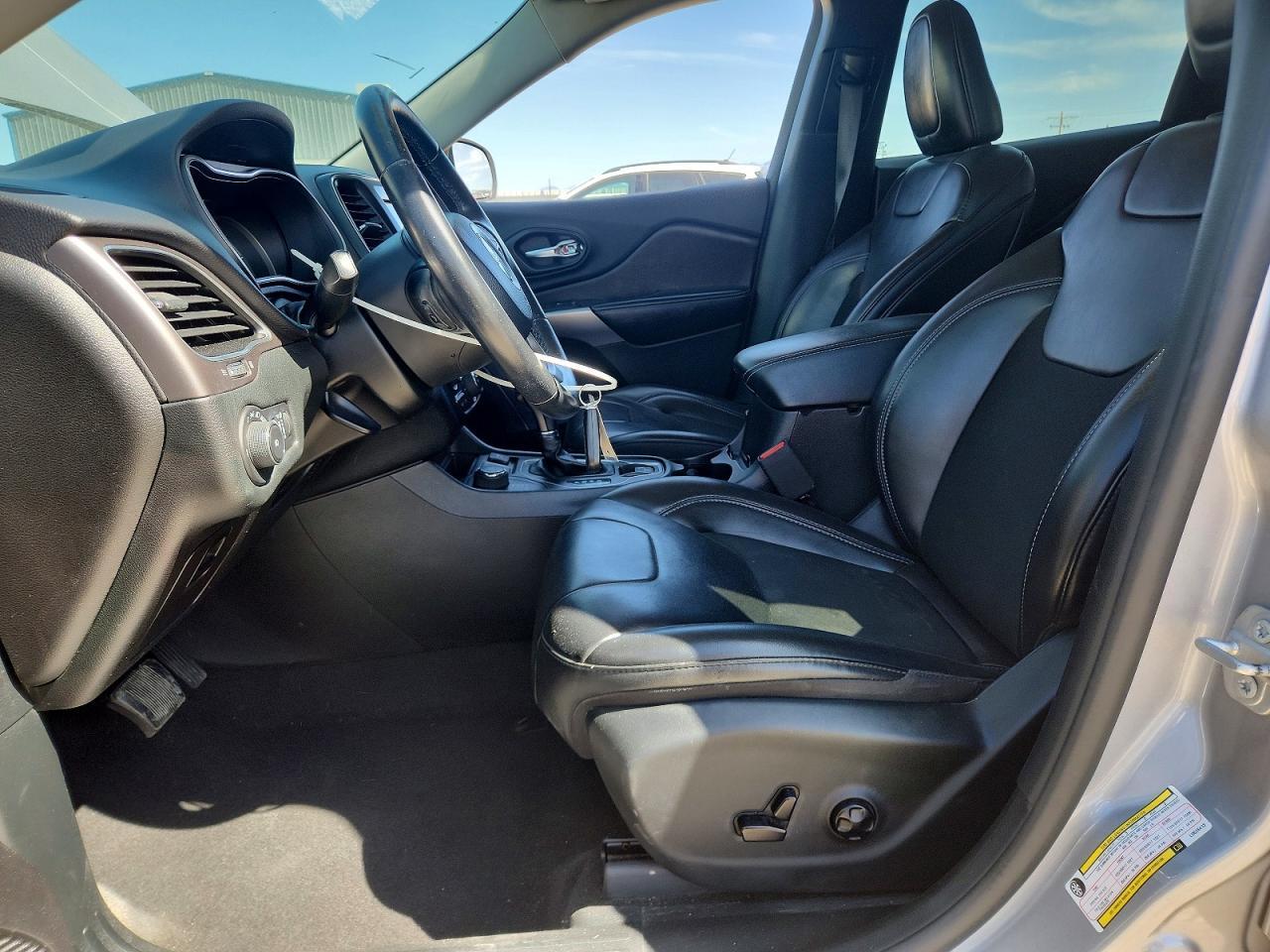 2020 Jeep Cherokee Latitude Plus - Image 7