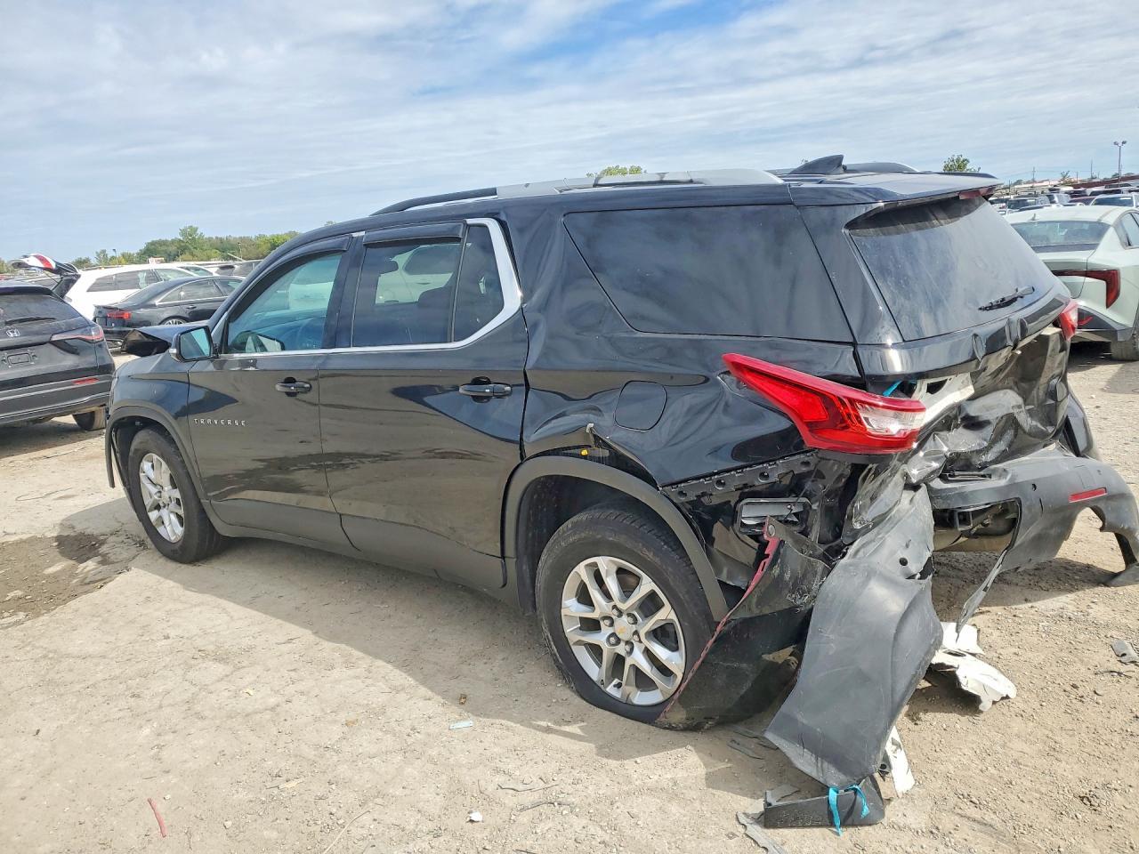 2018 Chevrolet Traverse Lt - Фото 2
