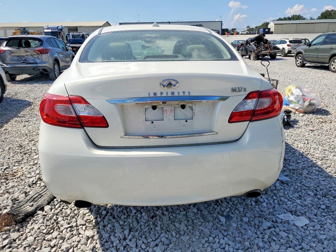 2011 Infiniti M37 X - Image 6