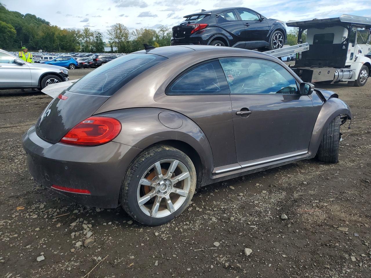 2012 Volkswagen Beetle - Фото 3