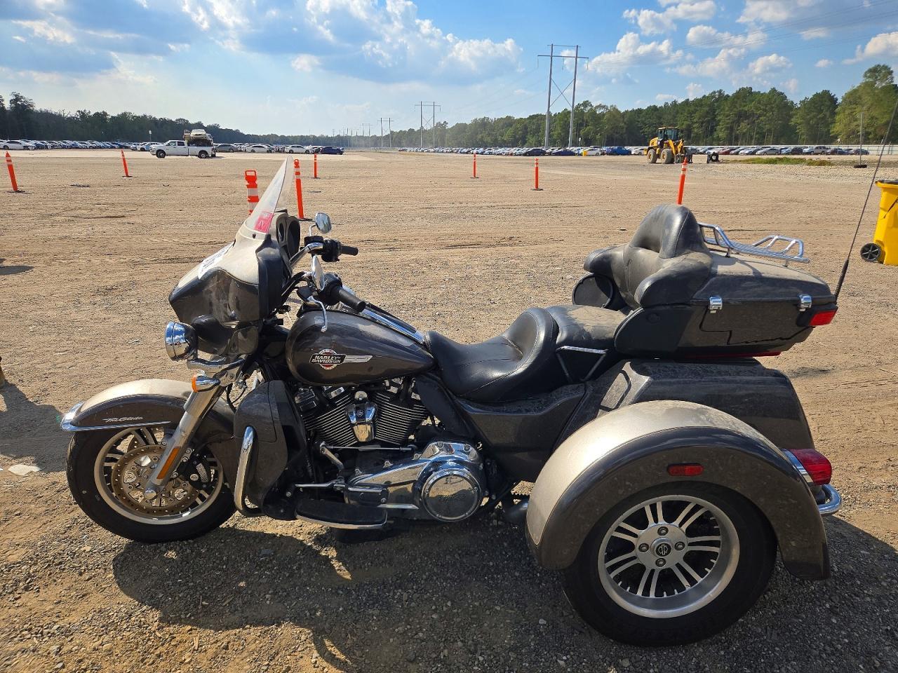 2023 Harley-Davidson Flhtcutg - Фото 3
