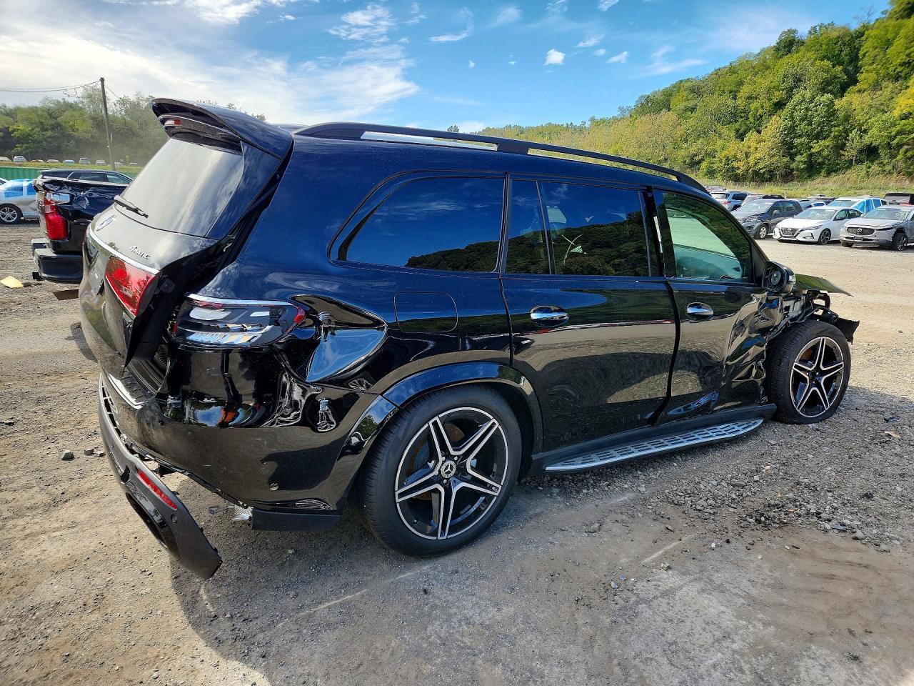 2026 Mercedes-Benz Gls 450 4Matic - Image 3