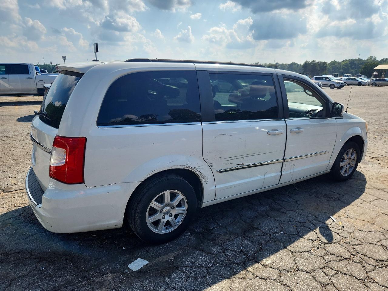 2012 Chrysler Town & Country Touring - Фото 3