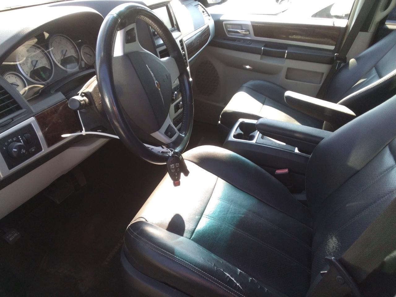 2009 Chrysler Town & Country Touring - Фото 7