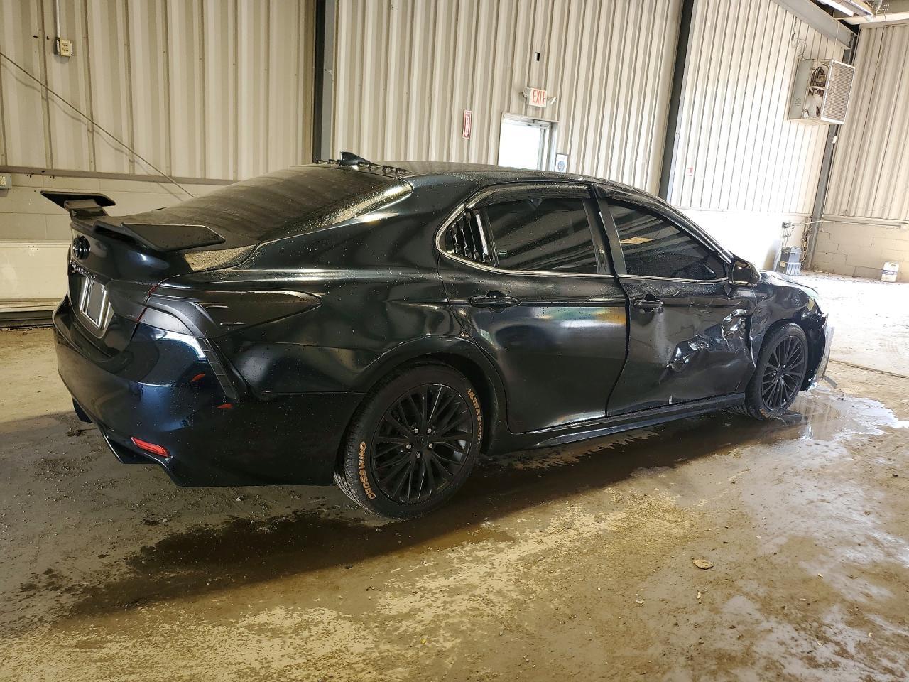 2018 Toyota Camry Hybrid Se - Image 3