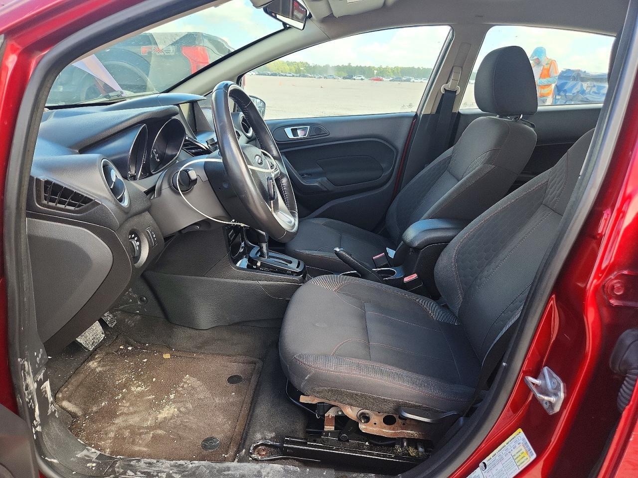 2015 Ford Fiesta Se - Фото 7