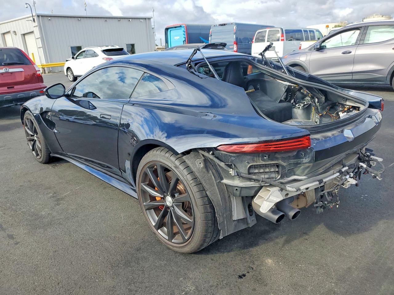2020 Aston Martin Vantage - Фото 2