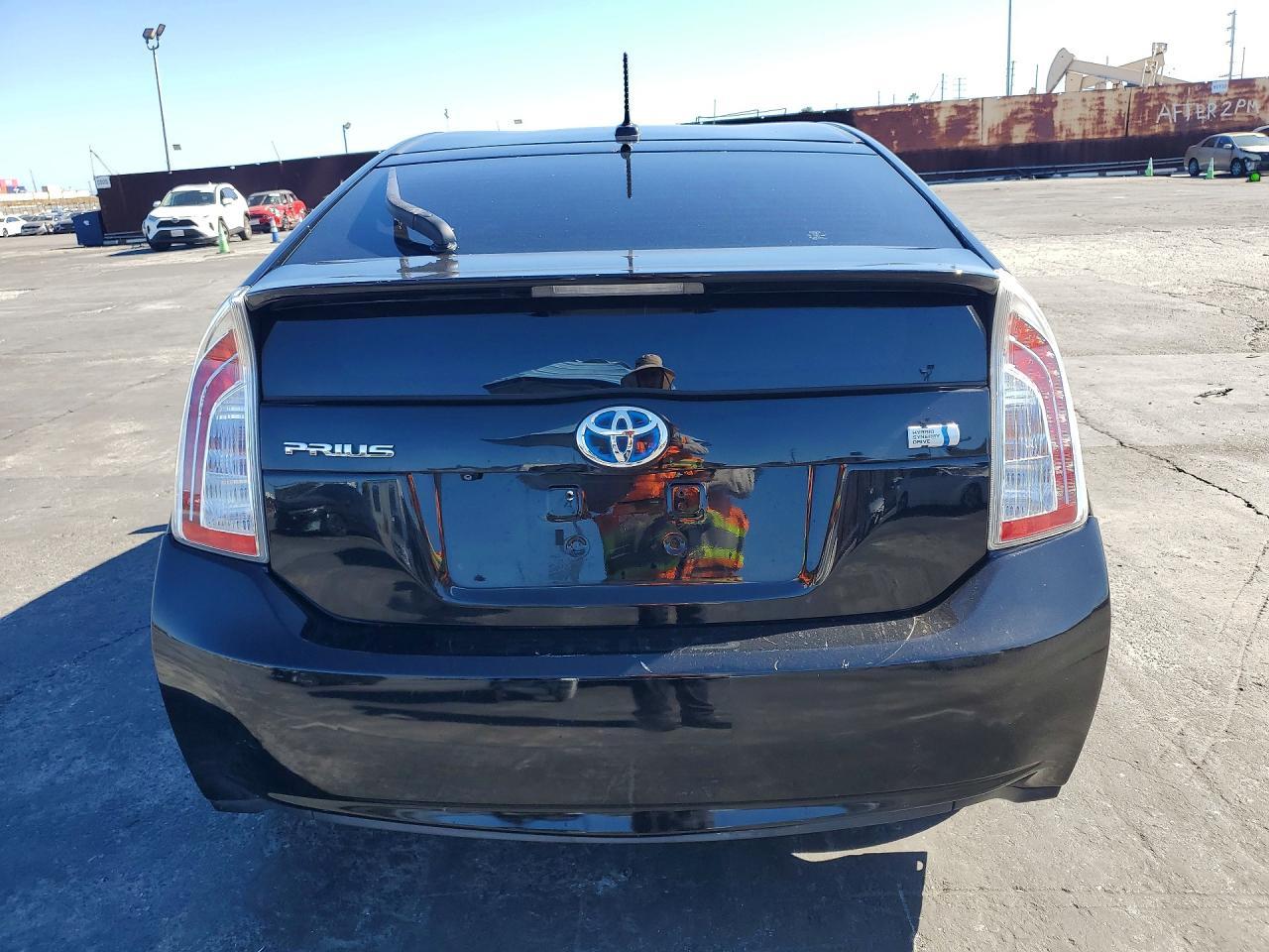 2014 Toyota Prius Four - Image 6