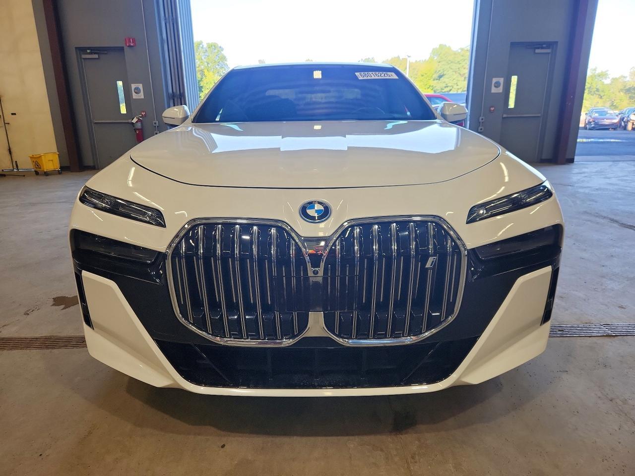 2023 BMW I7 xDrive60 - Фото 5