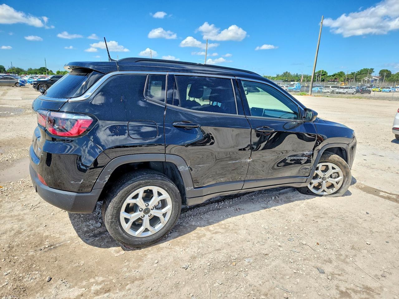 2025 Jeep Compass Latitude - Фото 3