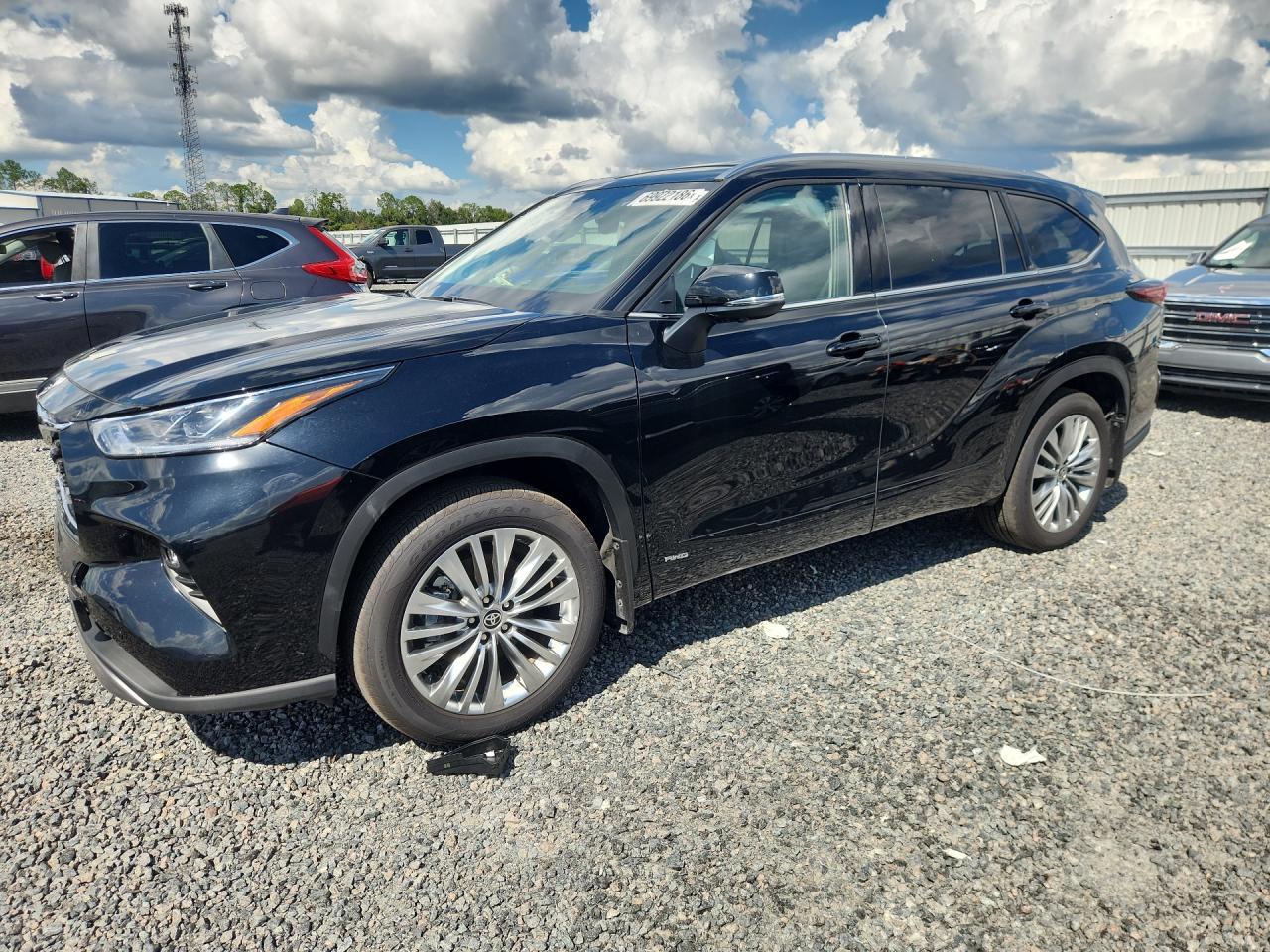 2026 Toyota Highlander Hybrid Platinum