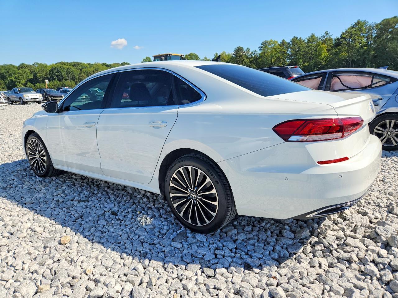 2022 Volkswagen Passat Limited Edition - Фото 2