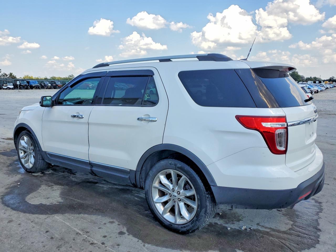 2014 Ford Explorer Limited - Image 2