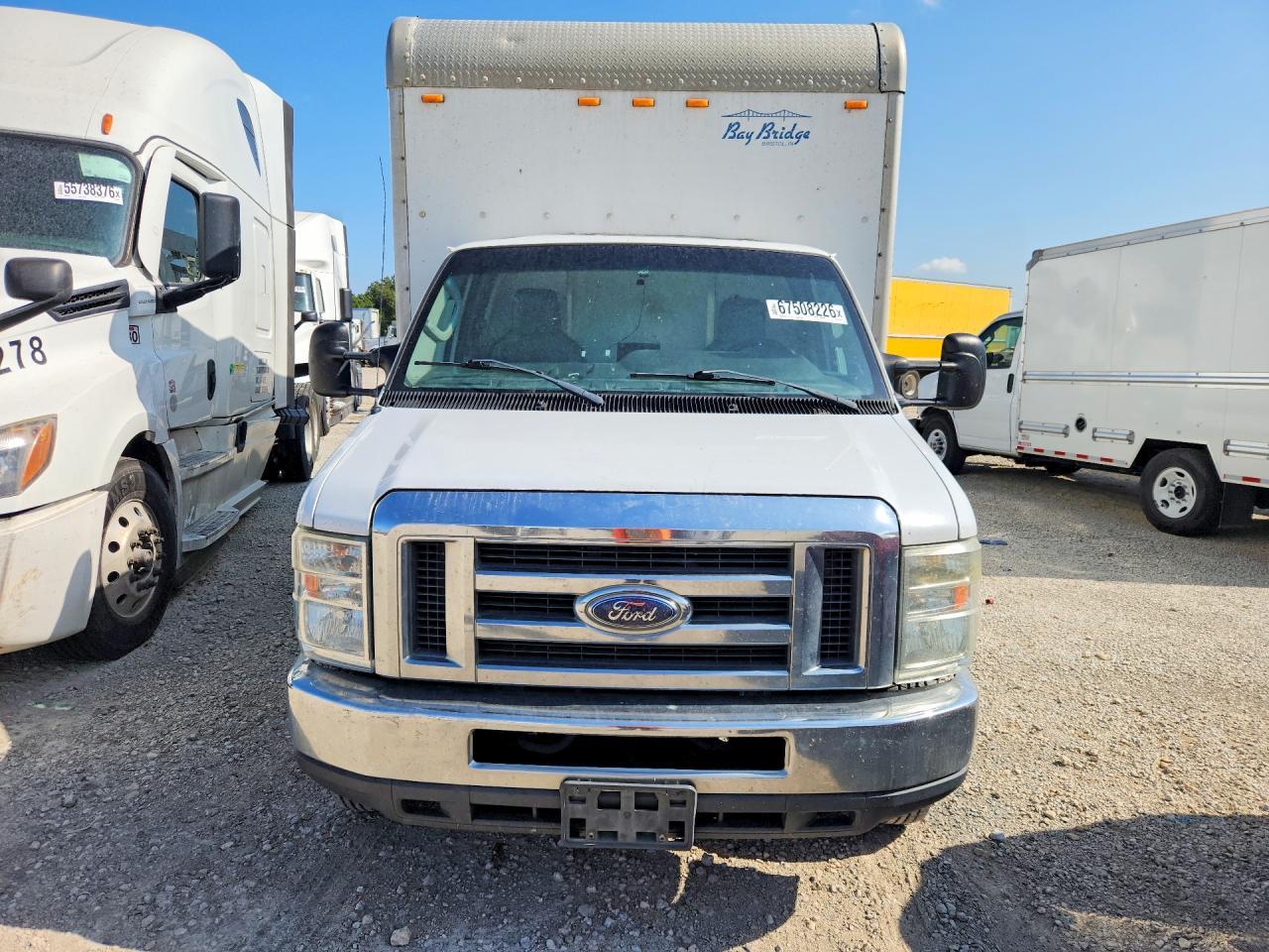 2013 Ford Econoline E350 Super Duty Cutaway Van - Фото 5