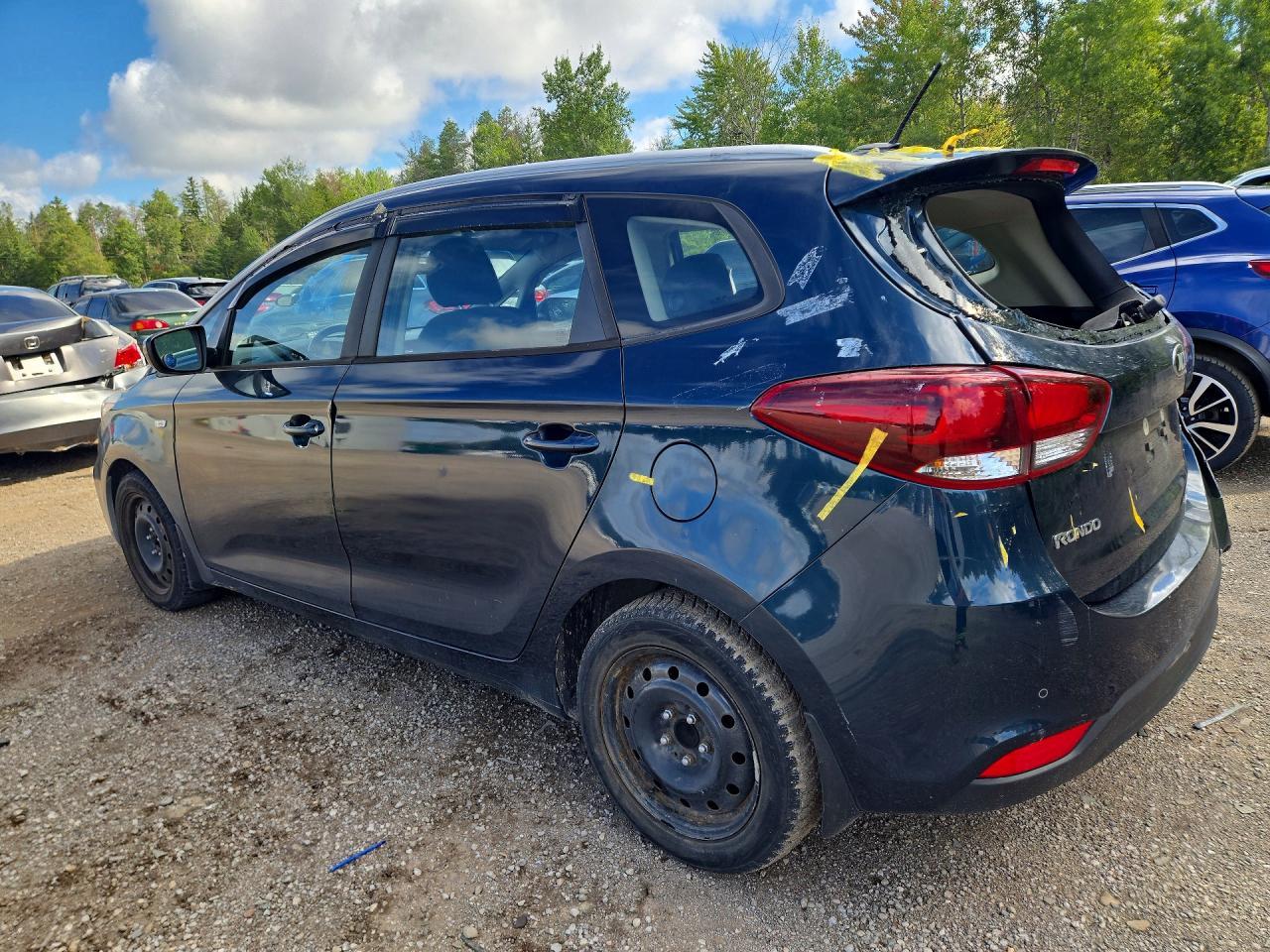 2017 Kia Rondo - Image 2