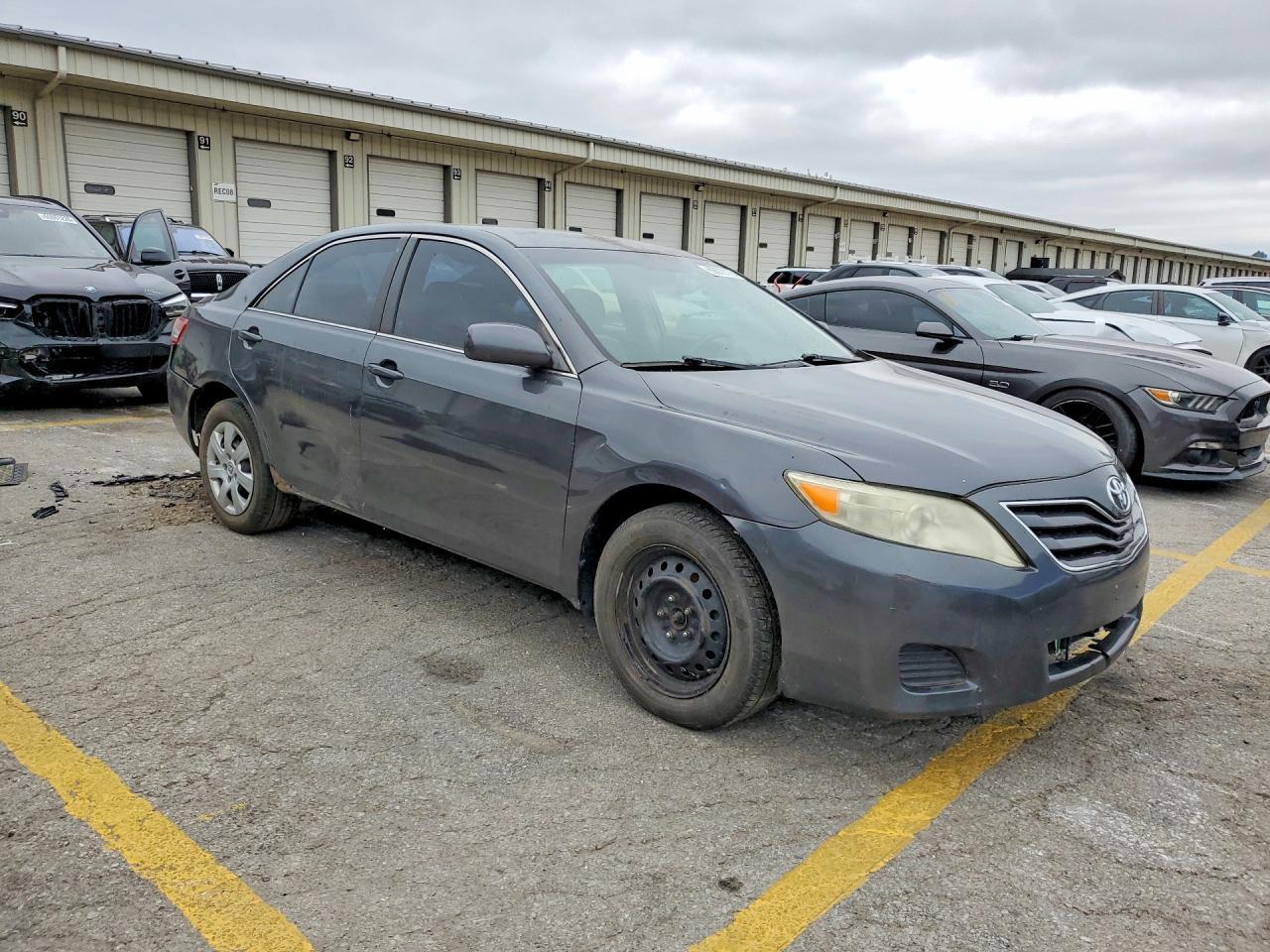2011 Toyota Camry Le - Фото 4