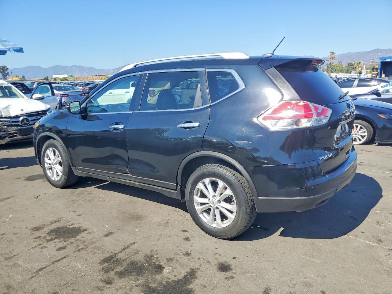 2015 Nissan Rogue Sv - Image 2