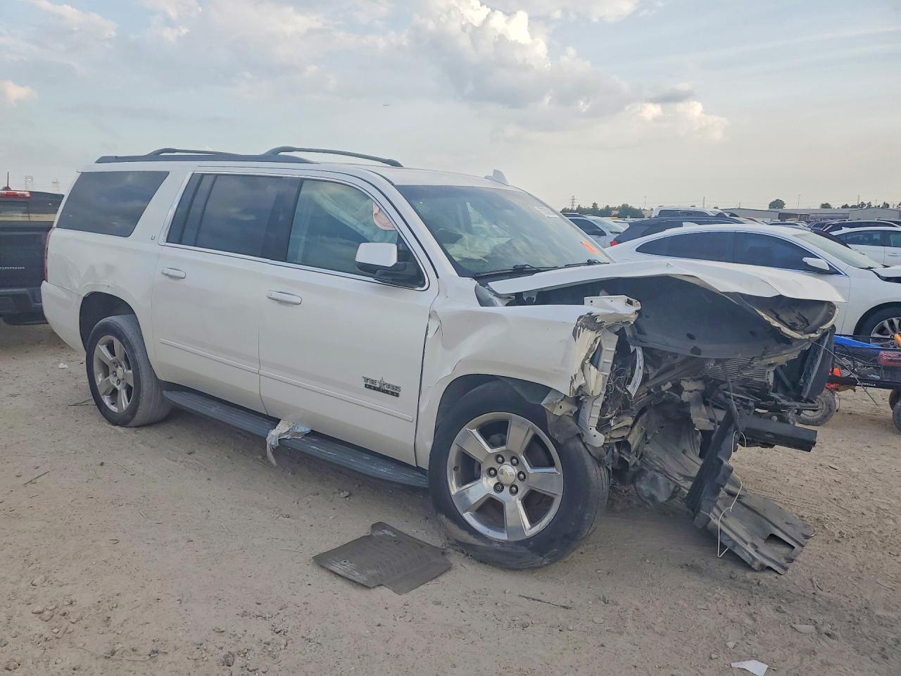 2017 Chevrolet Suburban C1500 Lt - Image 4