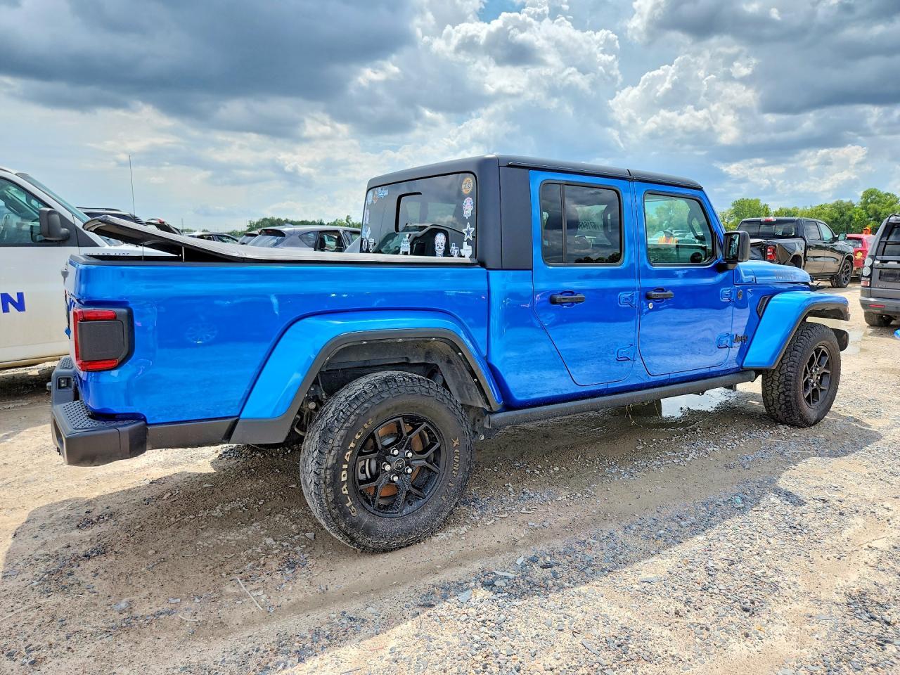 2024 Jeep Gladiator Sport - Image 3