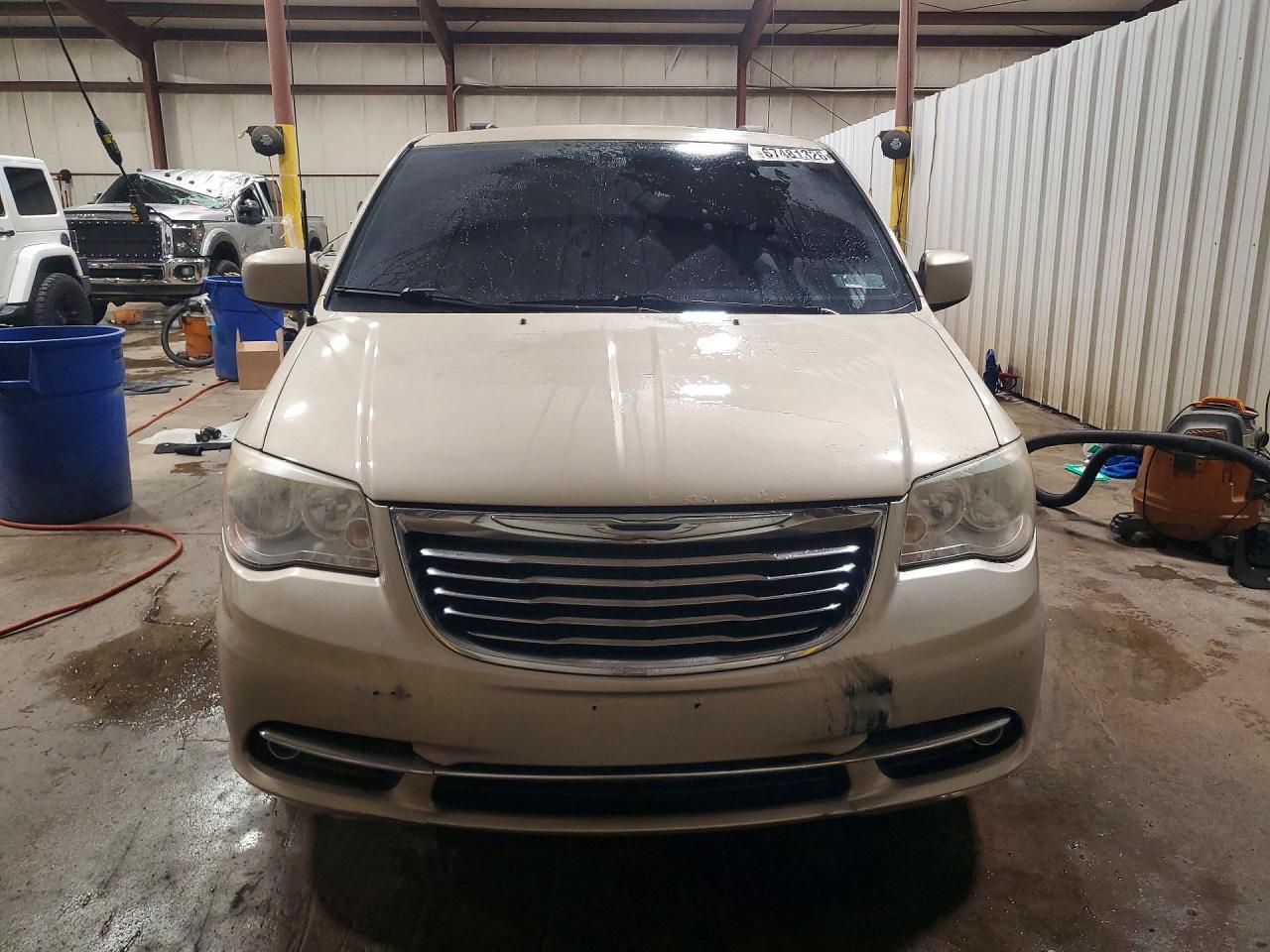 2013 Chrysler Town & Country Touring - Image 5